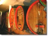 Hier reift der Wein in Eichenf&auml;ssern